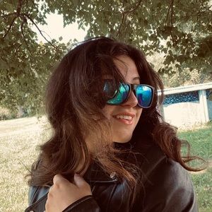 Meet your Posher, Serina